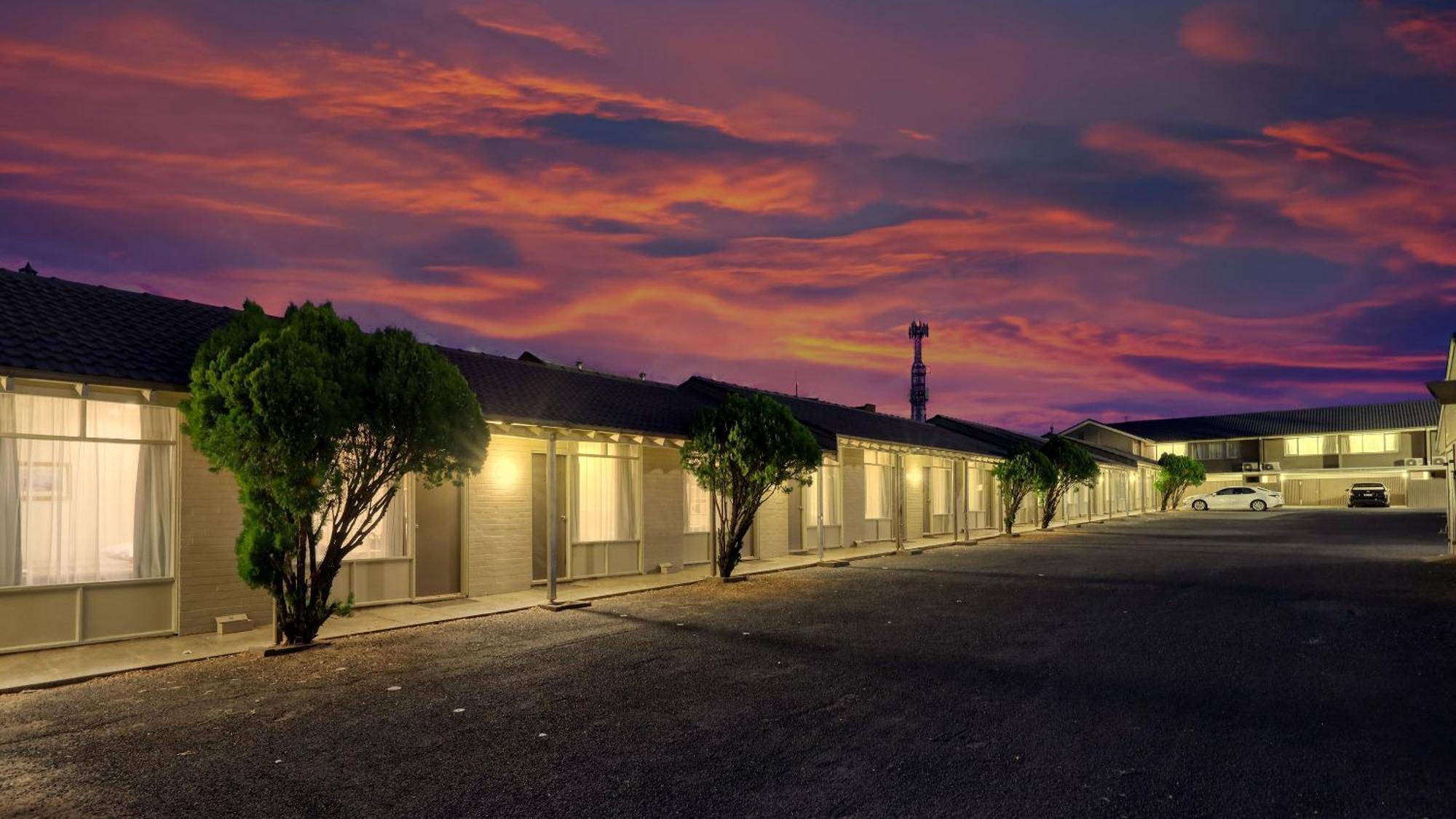 Coachman Hotel Motel Parkes Dış mekan fotoğraf