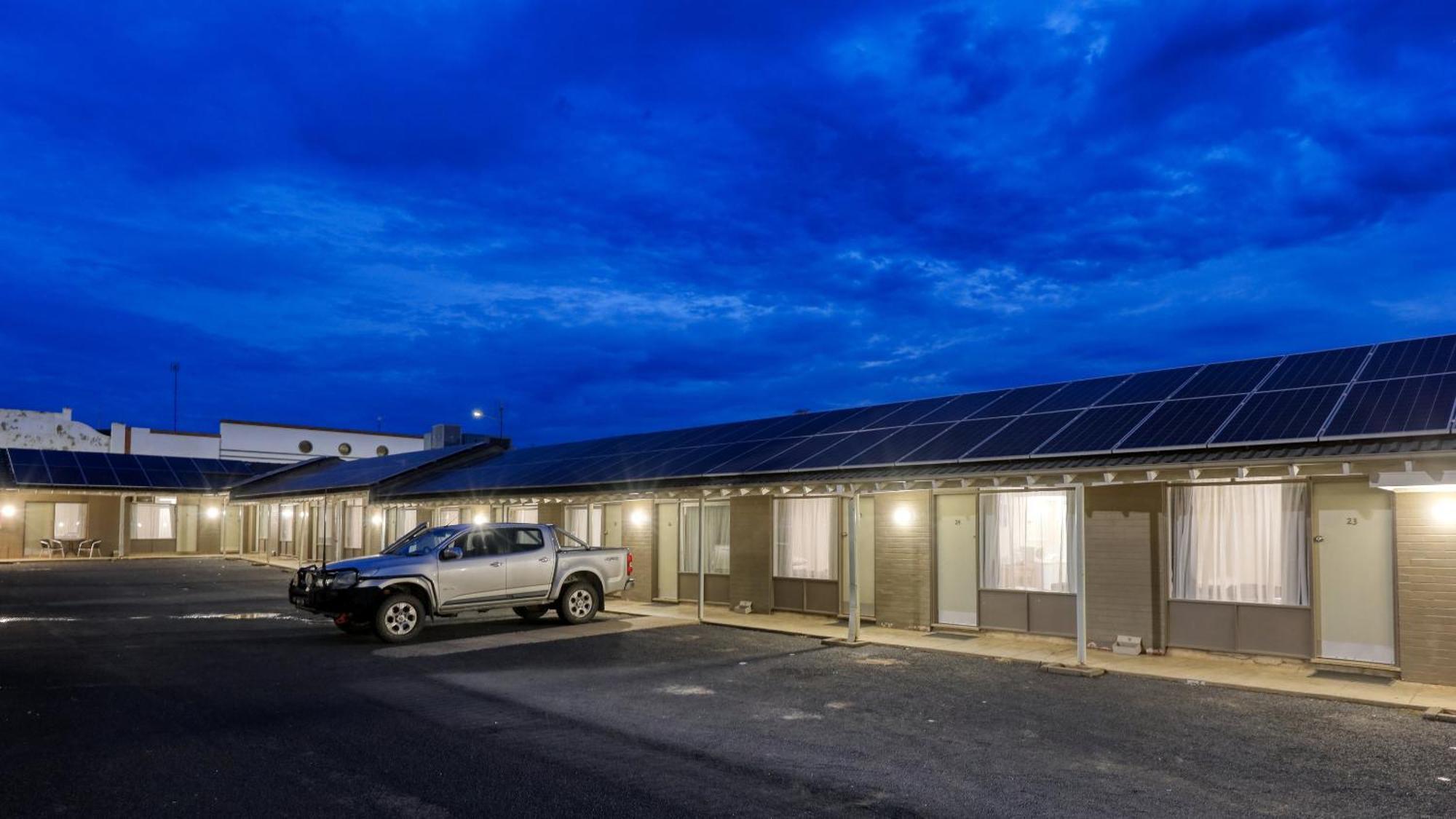 Coachman Hotel Motel Parkes Dış mekan fotoğraf